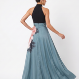Orsolya | Estélyi elegancia, virágos szoknyával